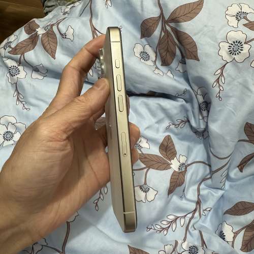 iPhone 15pro256白，電量87