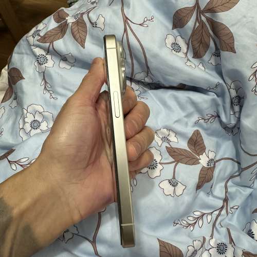 iPhone 15pro256白，電量87