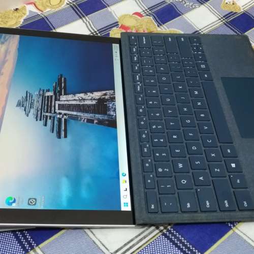 12.3" Microsoft Surface Pro 5 (Win 11 Pro / i5-7300U / 4+128GB / 連Type Cover)