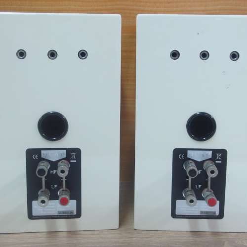 Quad L-satelite bookshelf