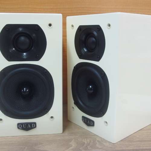 Quad L-satelite bookshelf