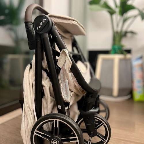 BMW聯名款。