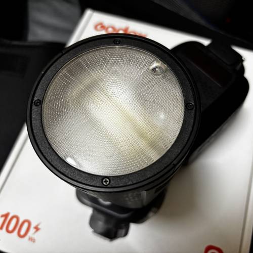 神牛 Godox V100c 閃光燈canon Mount  （適合R5 II, R6 III, R6, R7, R3, R1&hellip;)
