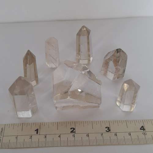 一手七件巴西髮晶柱，因髮量較稀疏。原價過千元現減價出售。no.28.2.26