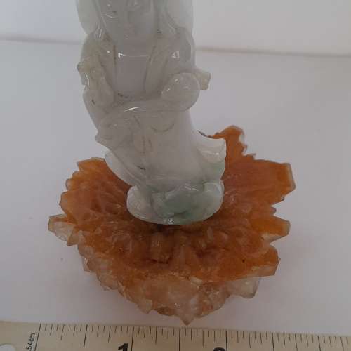翡翠A玉三寸觀音擺件，配上黃晶底座，亦可以作吊件，手把件用，圓滑好水頭。原價680...
