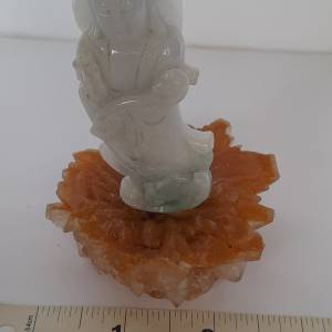 翡翠A玉三寸觀音擺件，配上黃晶底座，亦可以作吊件，手把件用，圓滑好水頭。原價680...