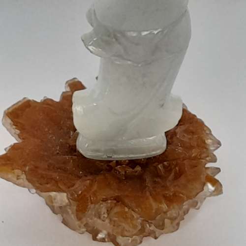 翡翠A玉三寸觀音擺件，配上黃晶底座，亦可以作吊件，手把件用，圓滑好水頭。原價680...