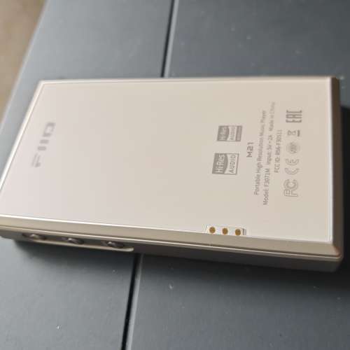 Fiio M21 非常新淨，只在家間中用，鈦金色，無單有盒（有d巢如圖），膠保護套