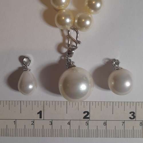 10mm shell pearl 貝珠頸鏈.16吋，配上焊口波仔扣總長度約十八寸，另外用純銀S扣，...