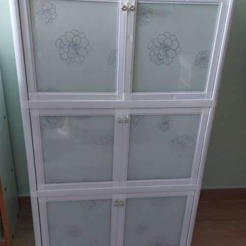 白色儲物輕身鋁質地櫃