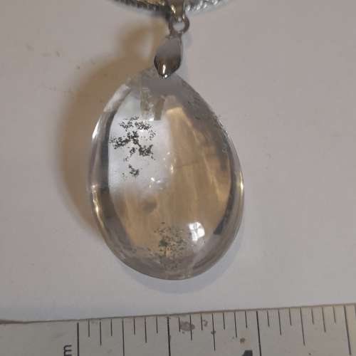 一手兩個巴西綠幽靈吊墜約30x2ox12mm配上30寸銅鏈，共售250元單一套150元。no.28.2.26