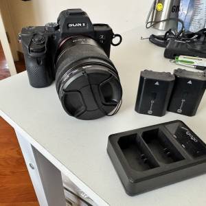 Sony A7 III 相機連24-70mm F4 鏡頭 + Canon 50mm F1.4 連 Sigma 接環