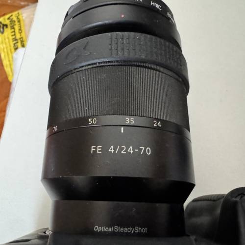 Sony A7 III 相机连24-70mm F4 镜头 + Canon 50mm F1.4 連 Sigma 接環