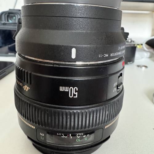 Sony A7 III 相机连24-70mm F4 镜头 + Canon 50mm F1.4 連 Sigma 接環