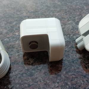 全新 Apple 充電器及數據線