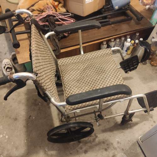 鋁合金輪椅(需更換輪胎)