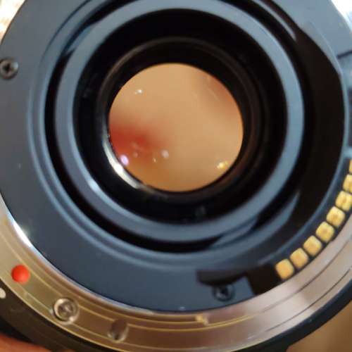 放CANON 7D機身及原廠BG-E7跟兩電直到及一支原廠CANON EF LENS 24-85mm 3.5-4.5鏡及...