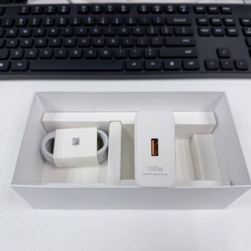 全新港版 HONOR 100W SuperCharge 充電器