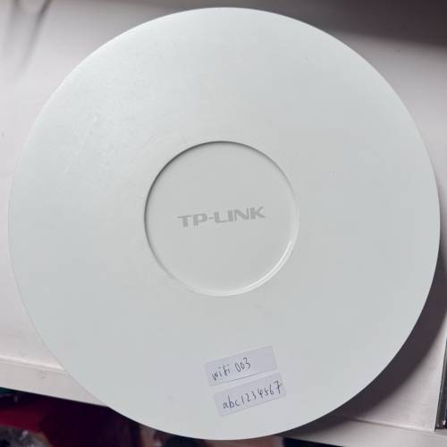 TP-LINK AC 1900 GIGABIT WIFI AP四個連8 ports poe switch