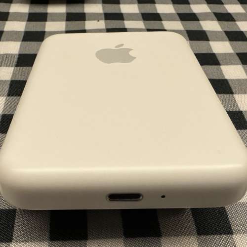 絶版 Apple MagSafe 外接式電池 行貨 95%新 非常少用和新淨 只外殼有使用痕跡 專門...