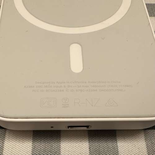 絶版 Apple MagSafe 外接式電池 行貨 95%新 非常少用和新淨 只外殼有使用痕跡 專門...