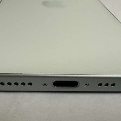 iPhone 15 128GB 藍白色 完全無花 功能全正常任試電池效能93%淨機有玻璃貼和機套。...