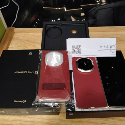 Huawei mateX7 手機紅色，22/1/2026買，同新機完全冇分別，價可議，前面加鋼化玻璃...