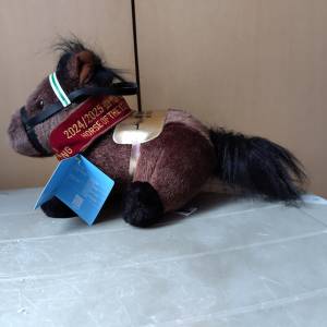 8折 全新 Gift at Races 馬場有禮 駿馬毛公仔 - 嘉應高昇(主席短途獎)