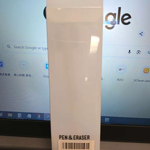 Hello Kitty 百老匯系列文具套裝，包括原子筆和擦膠