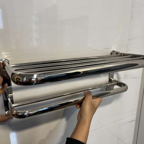 全新毛巾架，兩個廁紙架