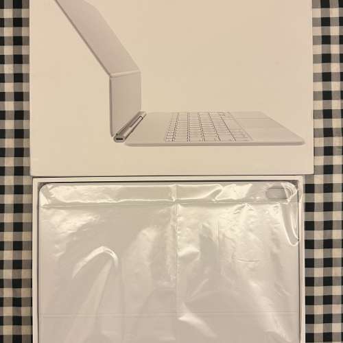 Apple iPad Air Magic Keyboard 13吋白色 行貨 99%新 只係皮面有一處輕微污漬 蘋果...