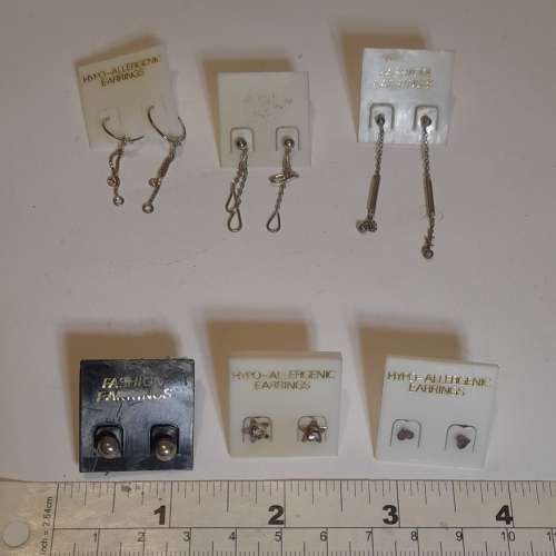 清理舊存貨一手8對純銀耳環，共售二百元。no.6.2.26