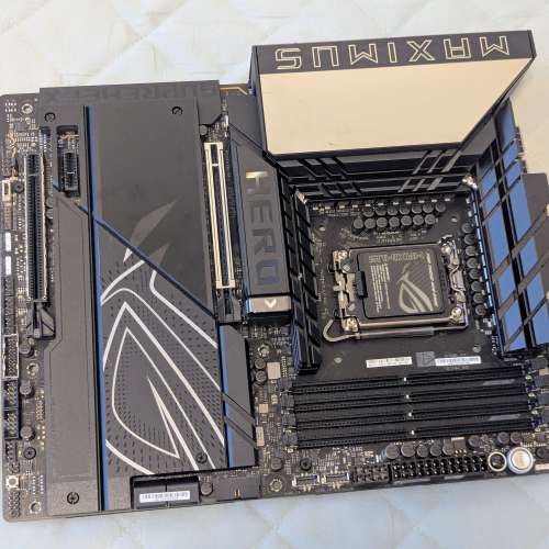 ASUS ROG MAXIMUS Z890 HERO