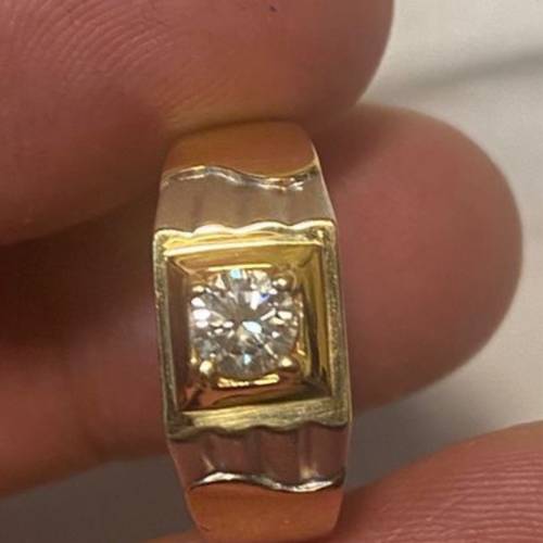 18K 750 六福32份鑽石戒指 $6900