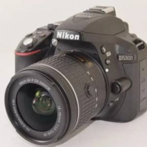 尼康 D5300 + AF-P 18-55毫米 VR 镜头套件 14015 张照片 状况完好 日