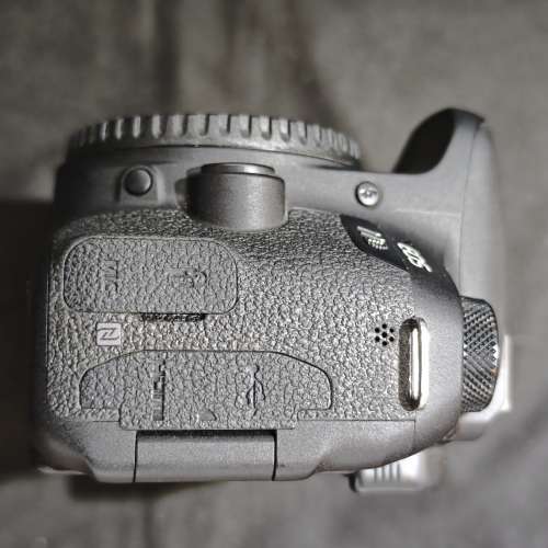 canon 77D 佳能 95%-98%new 冇盒冇單冇保冇證 功能正常 1電一充連肩帶 不包含記憶卡