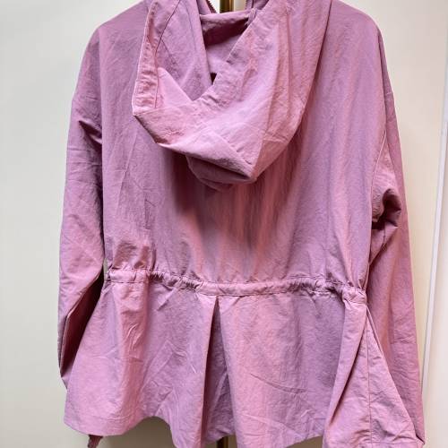 全新 Nike 女裝風衣