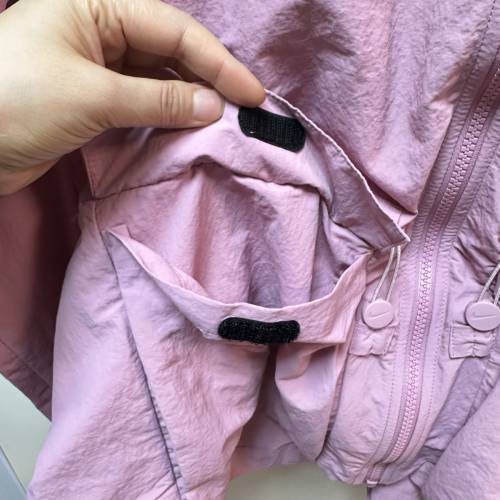 全新 Nike 女裝風衣