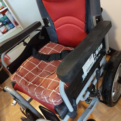 出售貝珍名牌電動輪椅九成新長放小用