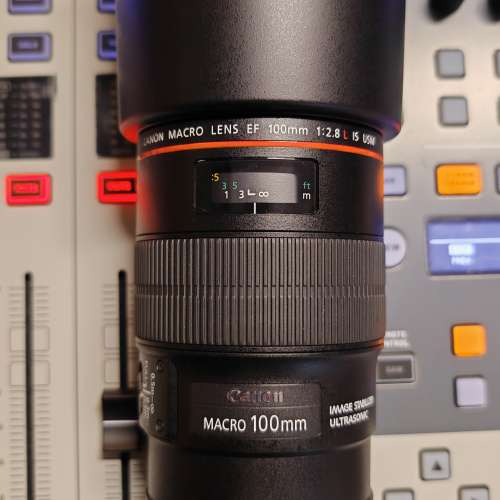 Canon EF 100mm F2. 8