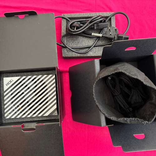 ROG THOR 1600W 鈦金牌全模組火牛