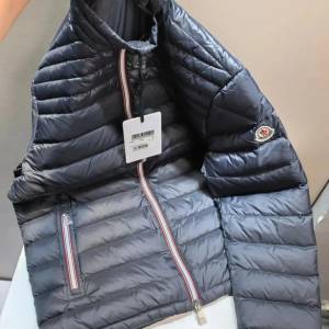 全新MONCLER Daniel輕薄羽絨
