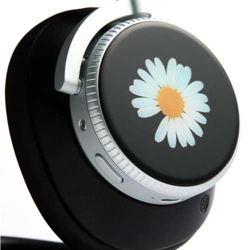 G-Dragon PEACEMINUSONE X Beoplay H100 G-DRAGON Edition。