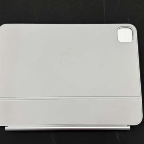 Magic keyboard for M4/M5 iPad Pro 11 inch (A2975) white