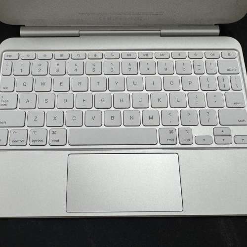 Magic keyboard for M4/M5 iPad Pro 11 inch (A2975) white