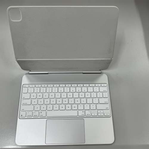 Apple magic keyboard for M4/M5 iPad Pro 13 inch (A2974) white