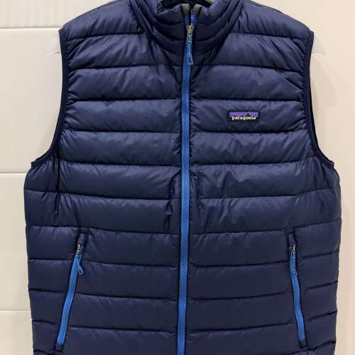 Patagonia Men Down Sweater Vest  Size M  90% new Navy color