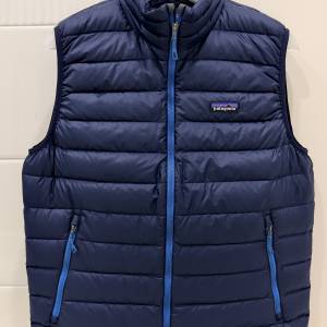 Patagonia Men Down Sweater Vest  Size M  90% new Navy color