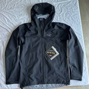Arcteryx Beta Jacket Men  size S  Brand New