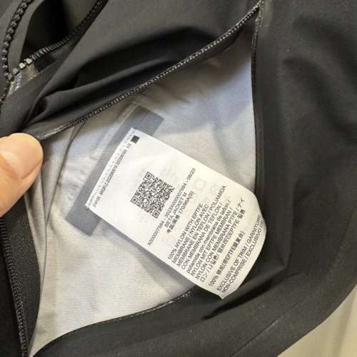 Arcteryx Beta Jacket Men  size S  Brand New